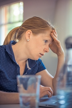 Mit Hypnose kann die Burnout Therapie unterstützend wirken, damit Sie wieder kraftvoll durchstarten können.