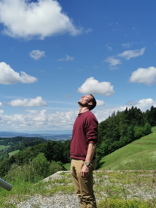 Ich, Yves Frieder, lasse mich gerne mit der Energie der Sonne auftanken.